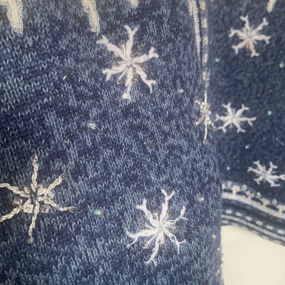 Vintage Heirloom Collectibles Winter Snow Flake Knit embellished sweater Small - Picture 7 of 12